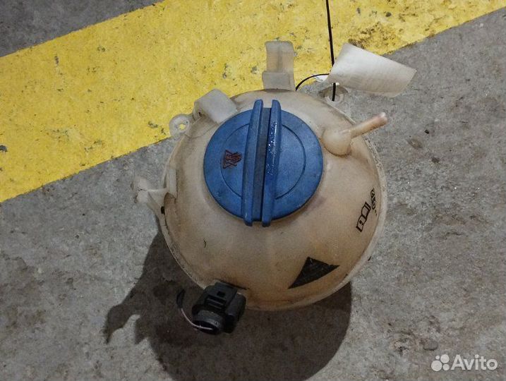 Бачок расширительный Volkswagen Passat B6 cdaa