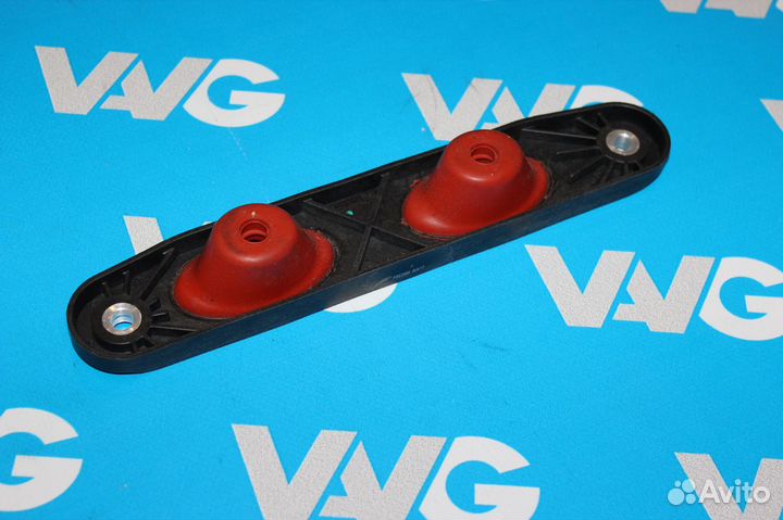 Кронштейн глушителя Пассат Б6 / Октавия А5, Джетта