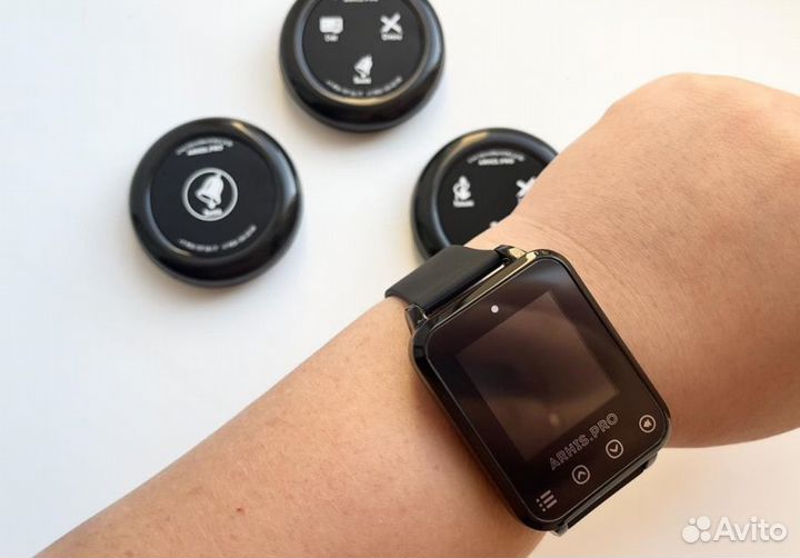 Кнопка вызова персонала влагозащищенная и часы