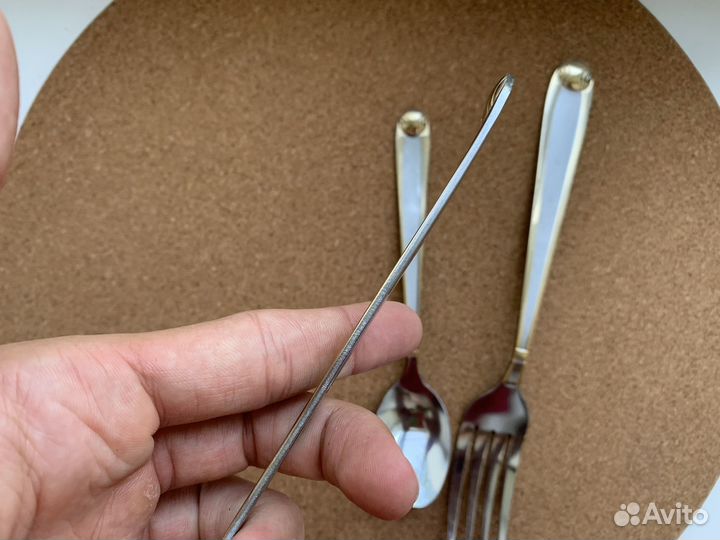 Набор столовых приборов (вилки и ложки)