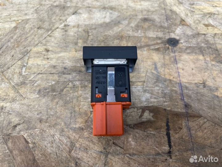 Кнопка обогрева заднего стекла Volkswagen Polo