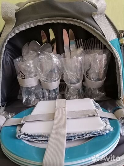 Набор для пикника с посудой на 4 персоны