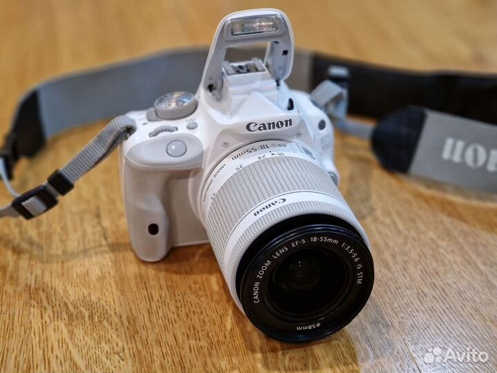 Зеркальный фотоаппарат Canon Eos 100D Kit