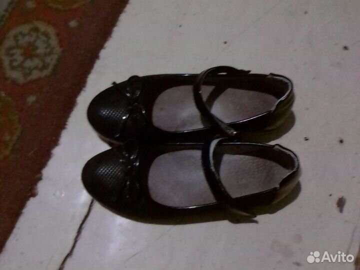 Обувь на мальчика и на девочку, одни туфли женские