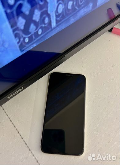Телефон iPhone 10