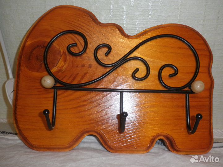 Вешалки настенные из дерева