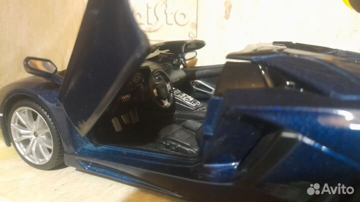 Lamborghini aventador roadster 1/24