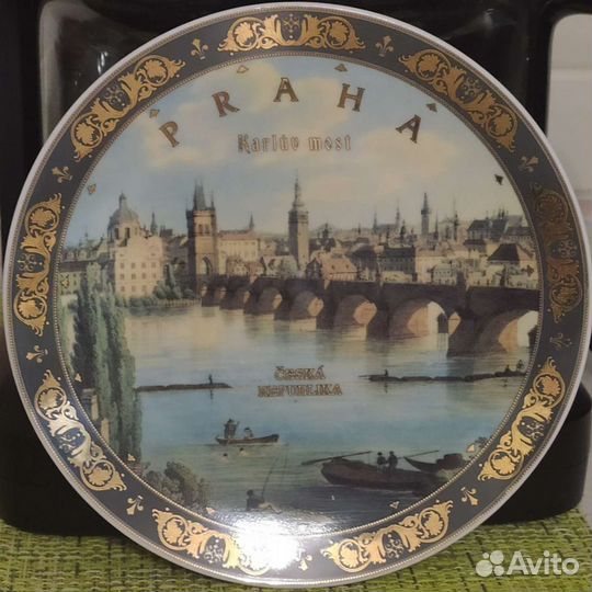 Настенная тарелка