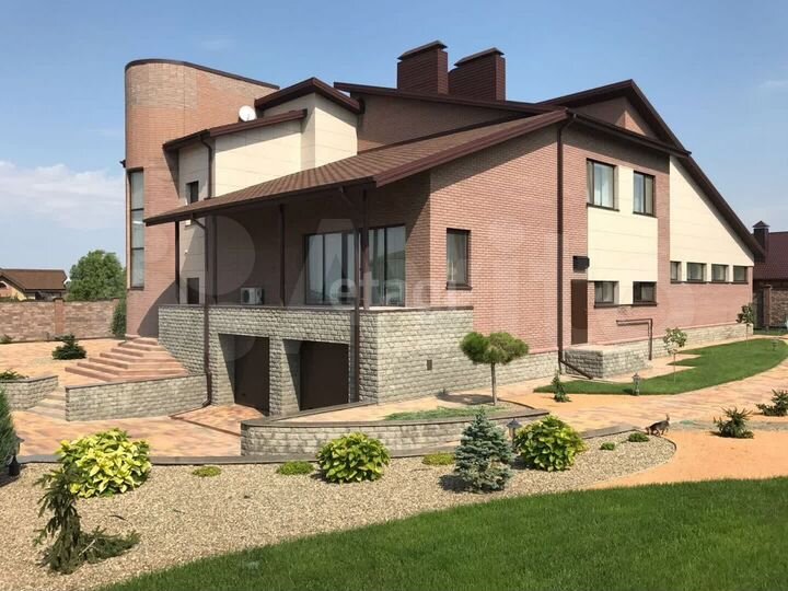 Коттедж 700 м² на участке 24,7 сот.