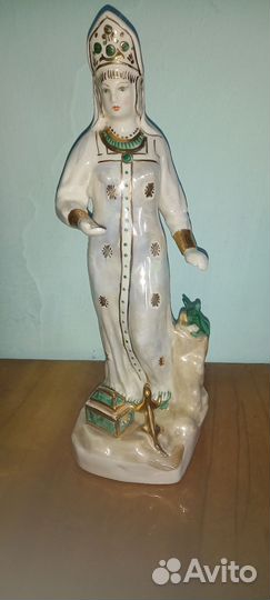Фарфоровая статуэтка Хозяйка медной горы