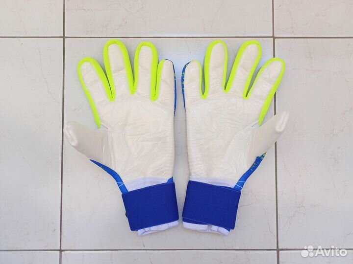 Вратарские перчатки Adidas Predator Pro 8,9,10