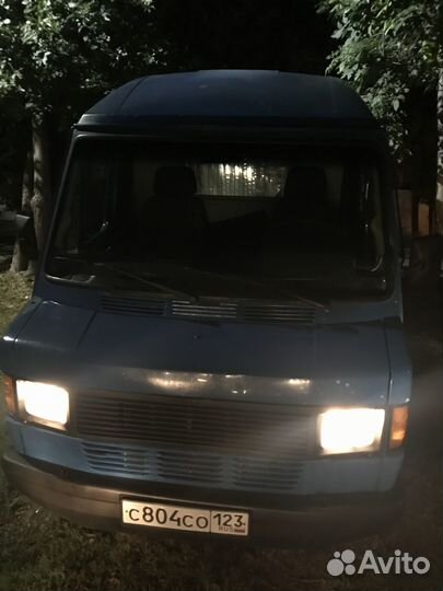 Mercedes-Benz T1, 1990