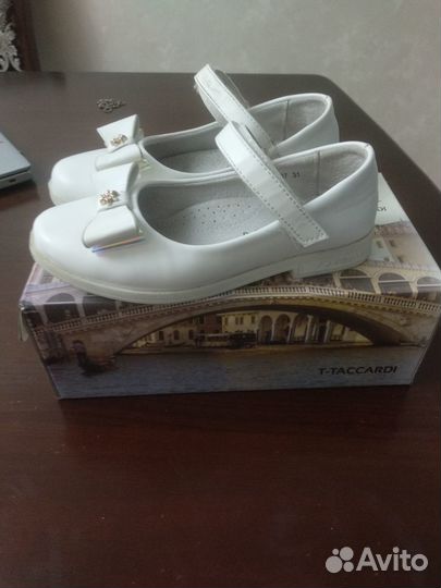 Продаются туфли для девочки