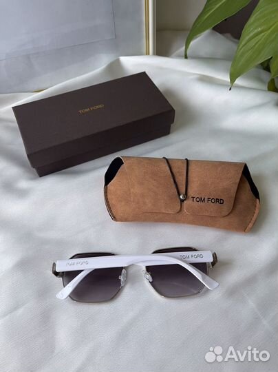 Солнцезащитные очки унисекс tom ford
