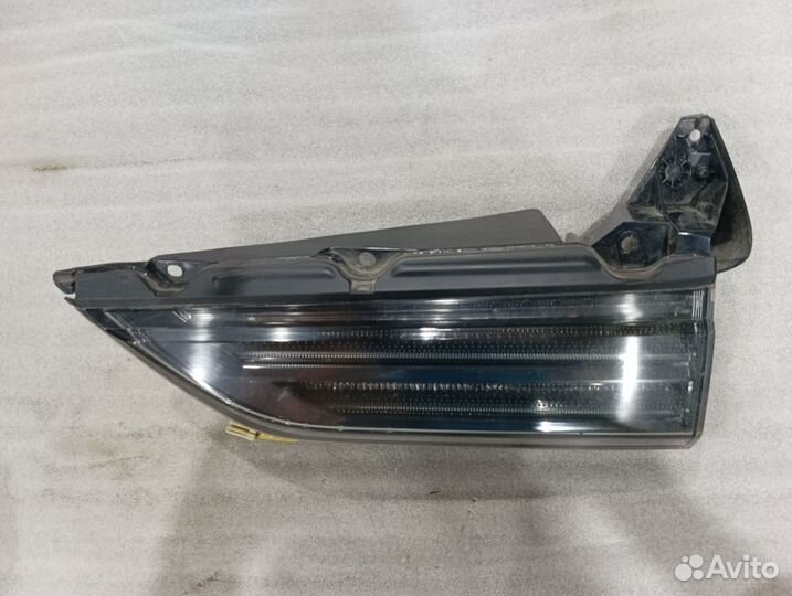Фонарь задний правый внутренний Lexus LX 815816033
