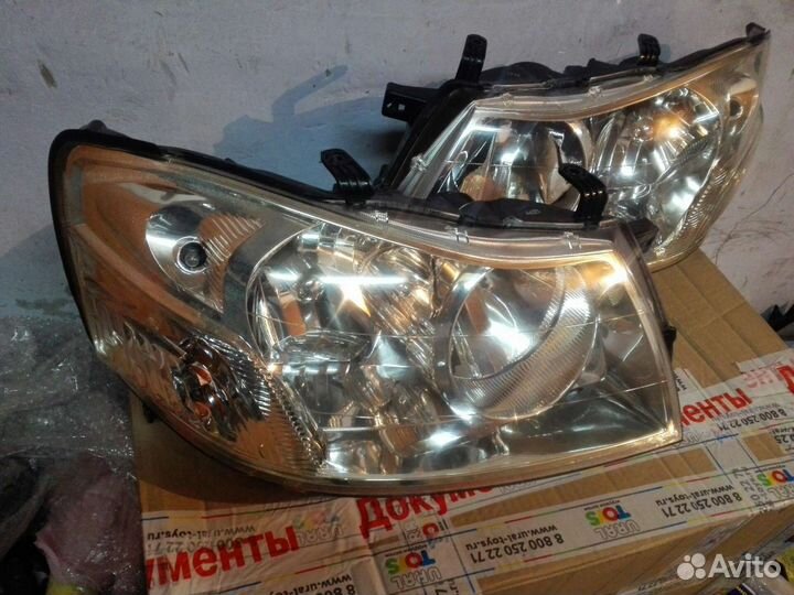 Фары Ниссан Либерти ксенон