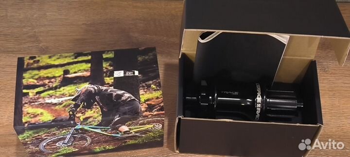 Втулки Race Face Trace 15x110, 12x148 32H XD / HG