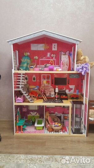 Кукольный домик с мебелью