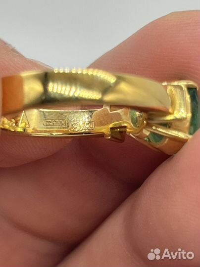 Золотое кольцо с натуральным изумрудом 2,3 карат