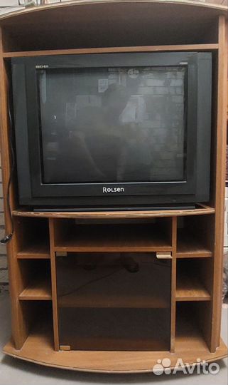 Телевизор и тумба под телевизор