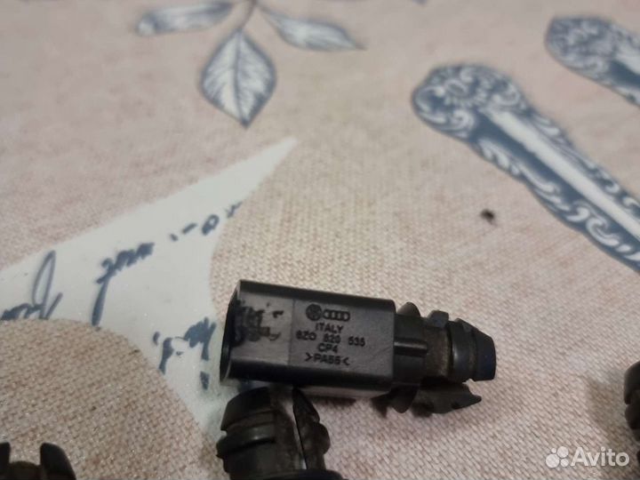 Датчик температуры воздуха Audi VW 8Z0820535