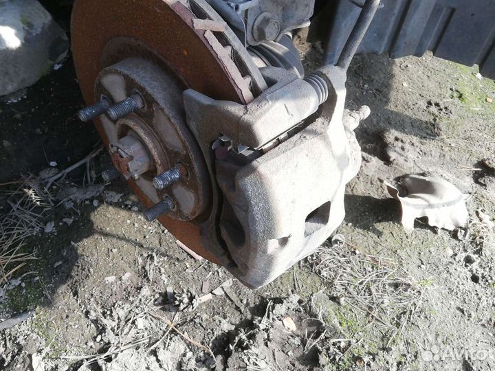 Передние суппорта на митсубиси аутлендер хл