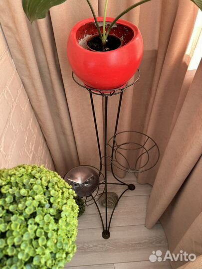 Подставка для цветов металлическая