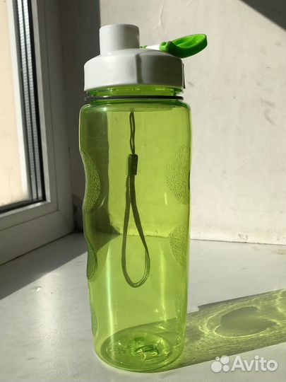 Бутылка для воды с крышкой (0,75 л)