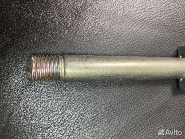 Крюк буксировочный Мазда