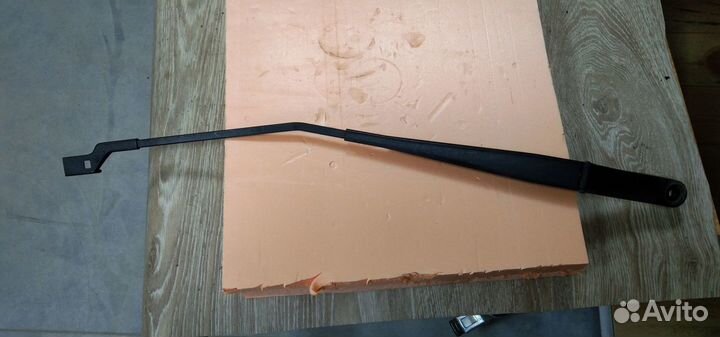 Поводок стеклоочистителя передний Volkswagen Jetta