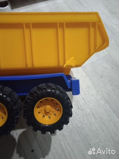 Большой грузовик, трактор