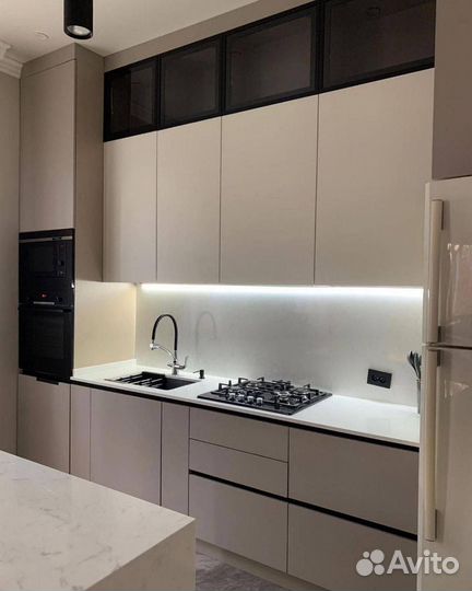 Кухонный гарнитур прямой с островом