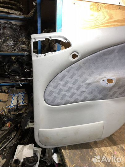 Обшивка задней правой двери Skoda Octavia Tour