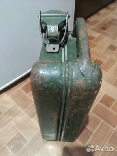 Канистра металлическая 5-литровая аж 1952-ого года