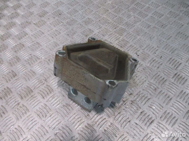 Подушка двс Iveco 41272823