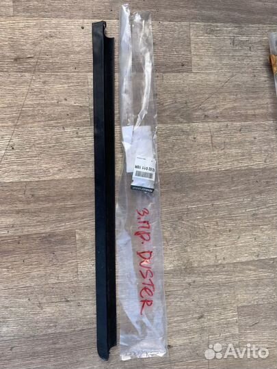 Уплотнитель стекла двери задней правой Duster 2016