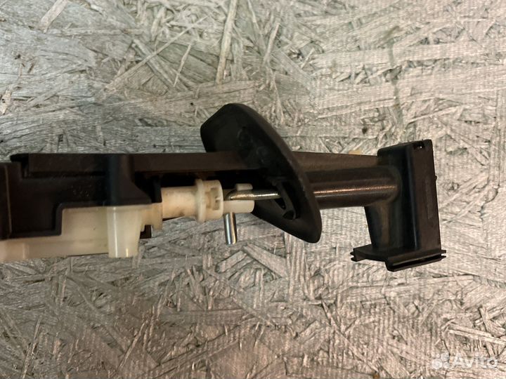 Замок лючка бензобака Volvo Xc70