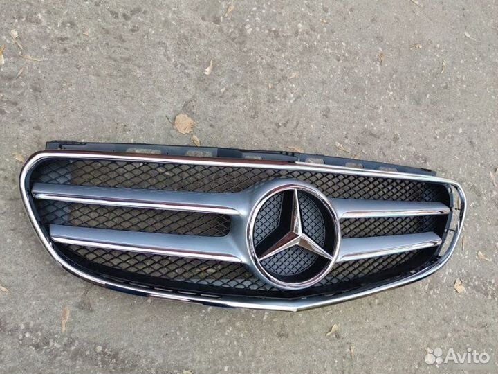 Решетка радиатора Mercedes E W212