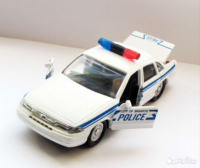 1/43 Road Champs Ford Crown Victoria Police