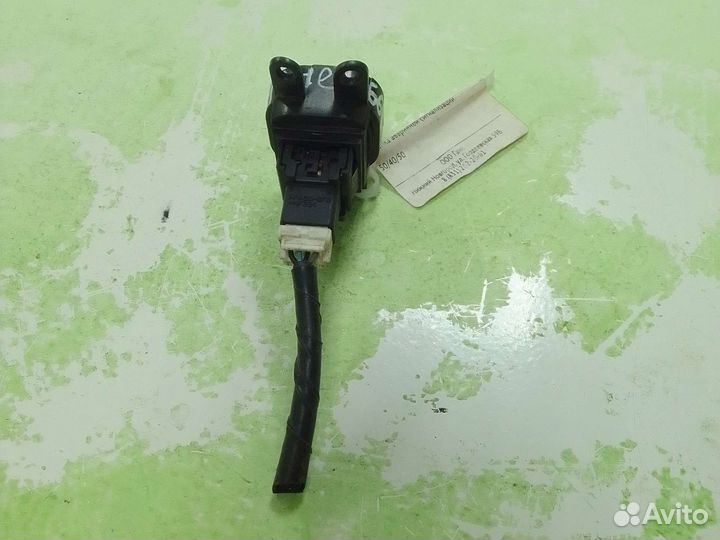 Кнопка аварийной сигнализации Nissan Navara D40