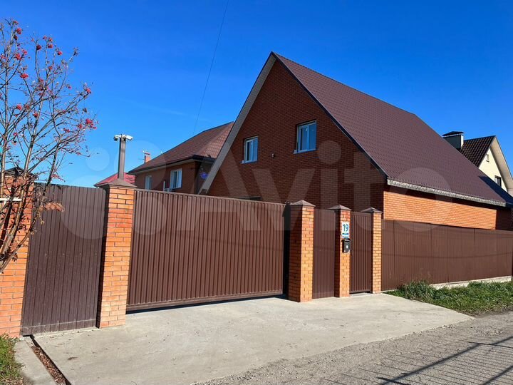 Коттедж 340 м² на участке 7,2 сот.