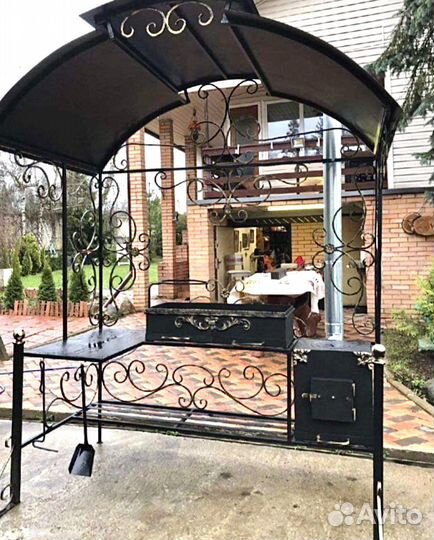 Мангал с крышей