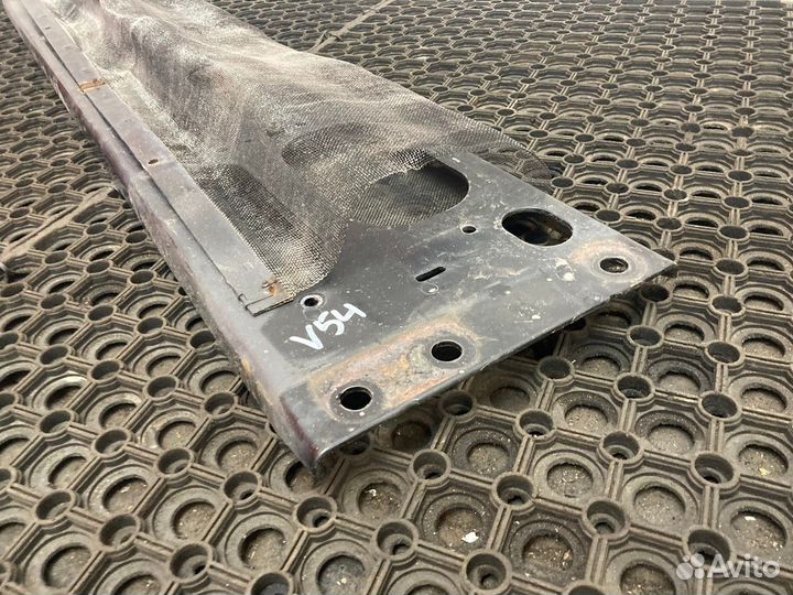 Кронштейн решетки радиатора Volvo FM