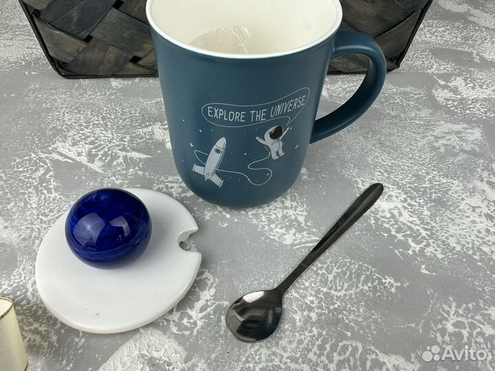 Кружка с крышкой и ложкой