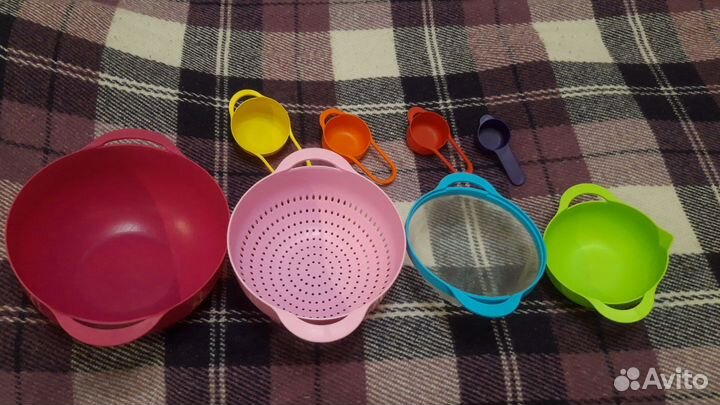 Набор мисок и мерных ложек (пластик)