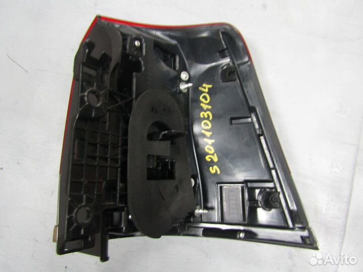 Фонарь задний наружный левый Toyota Land Cruiser