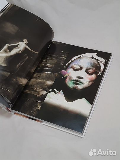 Книга про макияж 