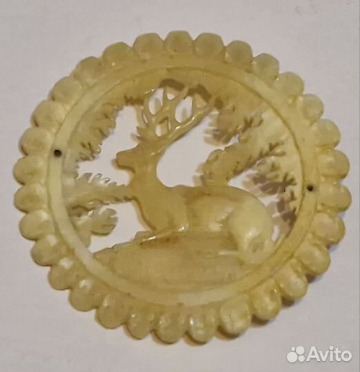 Винтажная брошь из натуральной кости