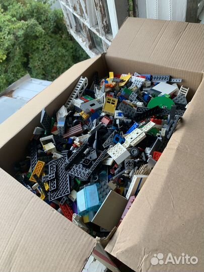 Коробка лего