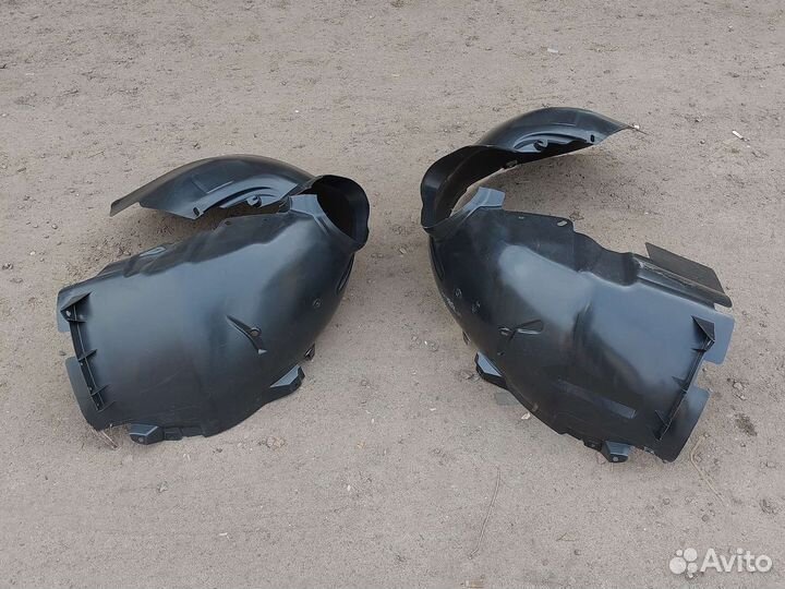 Подкрылок передний 1336180 форд Фокус 2